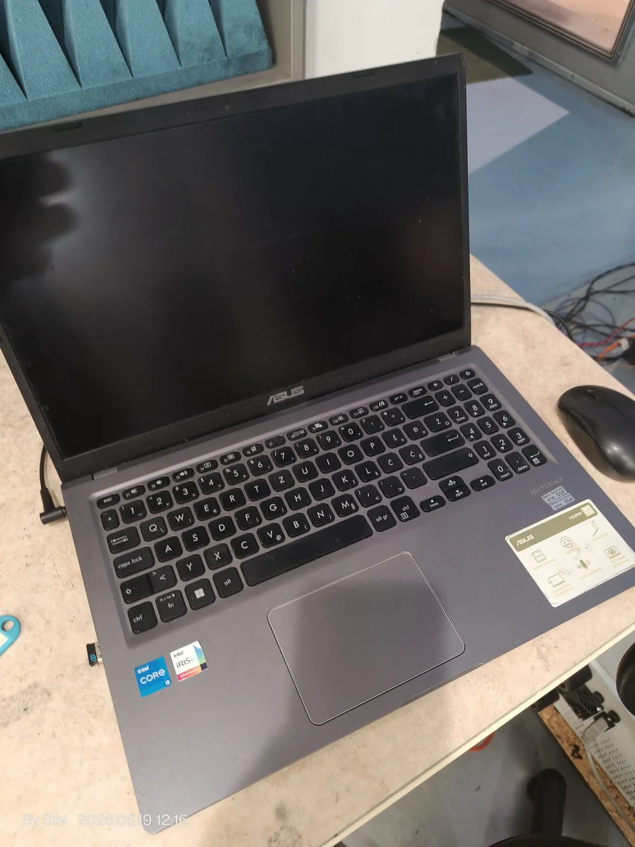 ASUS laptop - Intel Core, 15.6 inč ekran