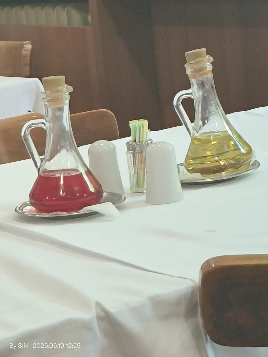 Stakleni set za ulje i sirće sa posudama